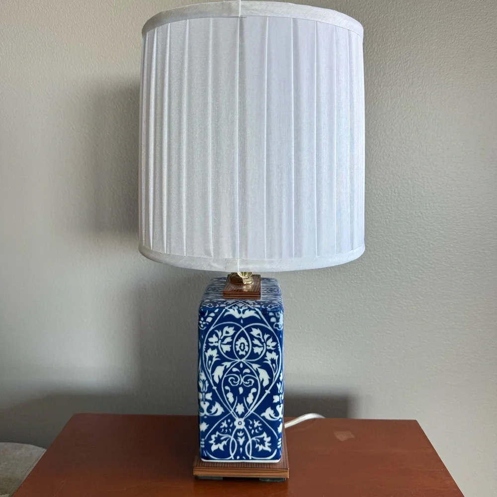 Ralph Lauren Blue White Hearts Porcelain Table Lamp w Round Shade - Picture 4 of 9